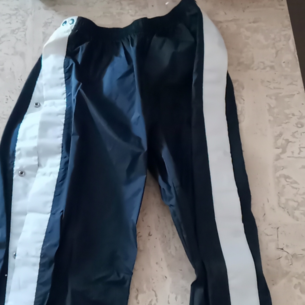 Like NewNike jogging pants